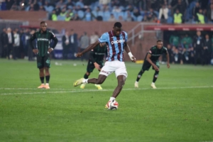 Trendyol Süper Lig: Trabzonspor:0 Konyaspor: 1 (İlk yarı)