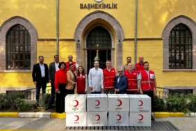 Türk Kızılay Manisa’dan tedavi gören vatandaşlara giysi desteği