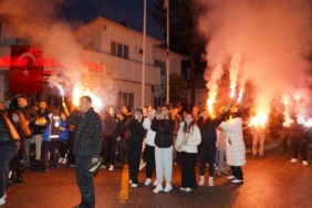 Türkiye şampiyonları davul-zurna ve meşalelerle karşılandı