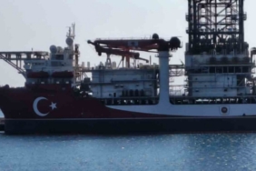 Türkiye’nin 228 metrelik denizdeki yeni gücü: Türkiye’nin rengine boyandı