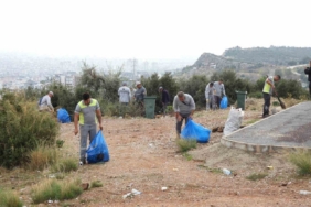 Üç hafta önce 60 çuval çöp toplanan caddeden bu sefer 80 çuval çöp çıktı