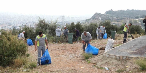 Üç hafta önce 60 çuval çöp toplanan caddeden bu sefer 80 çuval çöp çıktı