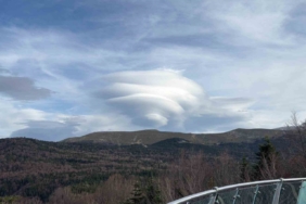 Uludağ semalarında mercek şeklinde bulut oluştu