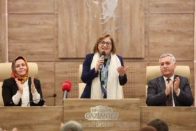 Umreden dönen ikinci kafile, Fatma Şahin ile bir araya geldi