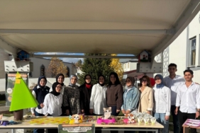 Üniversite öğrencilerinden ’Bir Kap Su, Bir Kap Sevgi’ farkındalık etkinliği