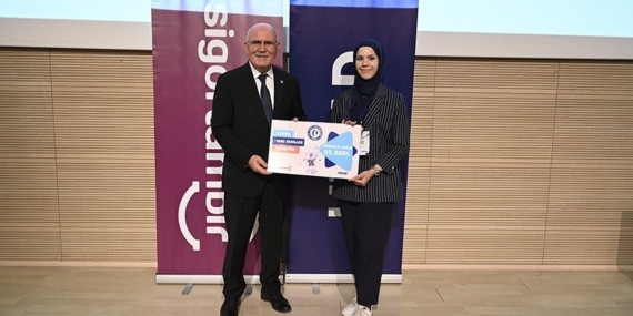 Uşak Üniversitesi yenilikçi fikirlerle geleceğe yön veren gençleri ödüllendirdi