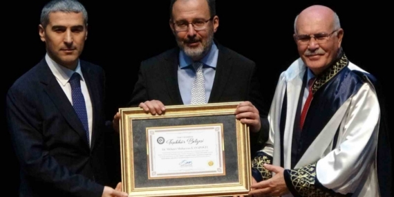 Uşak Üniversitesinde 2025-2026 akademik yılı törenle başladı