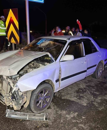 Uşak’ta iki araç çarpıştı: 1’i bebek 10 yaralı