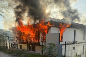 Uyuşturucuyla yakalanmamak için evini ateşe verdiği iddiası