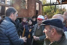 Vali Bakan açıkladı: Yaşlı çiftin yanan evleri el birliğiyle yeniden inşa edilecek