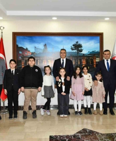 Vali Çiçek, 20 Kasım Dünya Çocuk Hakları Günü’nde çocukları ağırladı