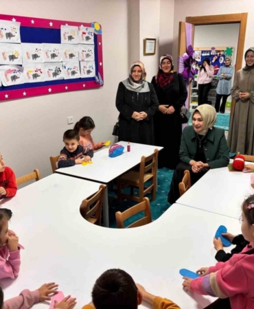 Vali eşi Berna Çiçek Kur’an Kursu’nu ziyaret etti