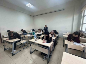 Vanlı öğrenciler ve yetişkinler kitap okuma yarışmasında buluştu