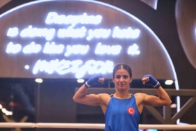 Vanlı sporcu Evin Erginoğuz, Türkiye’ye altın madalya getirdi