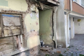 Yaklaşık 5 yıldır metruk halde olan ev tedirginlik oluşturuyor