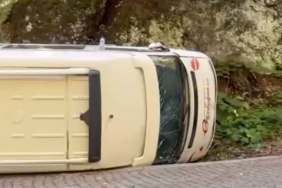 Yedigöller Milli Parkı’nda minibüs devrildi