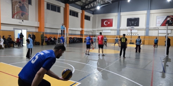 Yüksekova’da 24 kasım öğretmenler günü voleybol turnuvası başladı