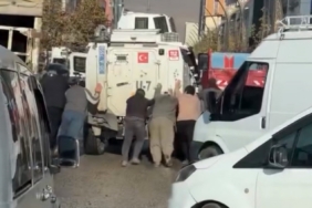 Yüksekova’da görenleri gülümseten anlar: Arızalan zırhlı araca vatandaş imecesi