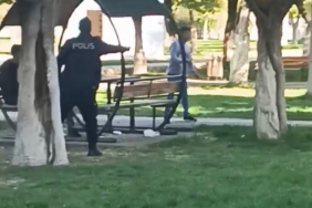 Zihinsel engelli genç bıçakla vatandaşlara saldırdı