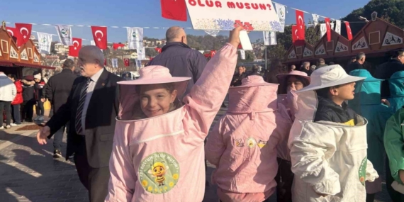 "10. Geleneksel Beykoz Bal Festivali" vatandaşları lezzet ve doğallıkla buluşturdu