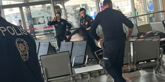 10 gündür otogarda yaşayan avukat oturduğu yerde hayatını kaybetti