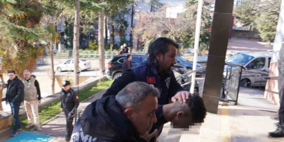 15 gün arayla bir kişiyi bıçakladı, bir kişiyi de öldürdü