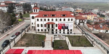 160 yıllık Kızlar Mektebi kütüphane oldu, açılışını Bakan Ersoy yaptı