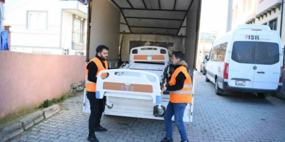 2025 yılında ihtiyaç sahiplerine kırtasiyeden hasta yatağına kadar sosyal yardım