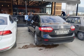 3 Aralık Dünya Engelliler Günü’nde engelli yerine park eden resmi araca ceza