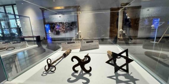 40 yılda biriktirdiği Türk boy damgaları Safranbolu’da sergiledi