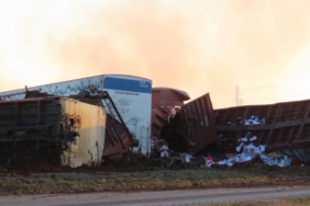 ABD’de kükürt taşıyan tren devrildi, çevreye zehirli gaz yayıldı