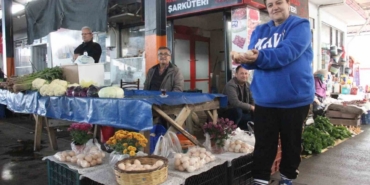 Acısını çalışarak hafifletiyor