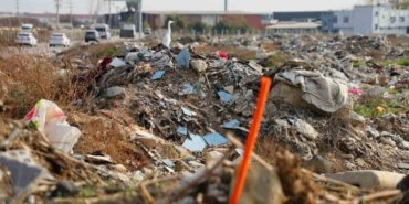 Adana merkezindeki arazi, çöp ve moloz doldu