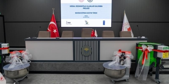 Adana’da 16’sı kadın 32 çiftçiye makine desteği