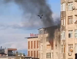 Adana’da apartmanın 6. katında çıkan yangın söndürüldü