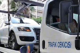 Adana’da engelli park yerlerine araçlarını koyan sürücülere ceza kesildi