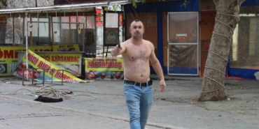 Adana’da gergin yıkım: Dükkanlar yakıldı, bir kişi kendine zarar verdi