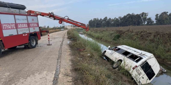Adana’da tarım işçileri taşıyan servis kanala düştü: 18 yaralı