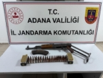 Adana’da uzun namlulu silahla yakalanan 2 şüpheli tutuklandı