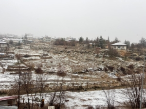 Adana’nın yüksek kesimlerine kar yağdı