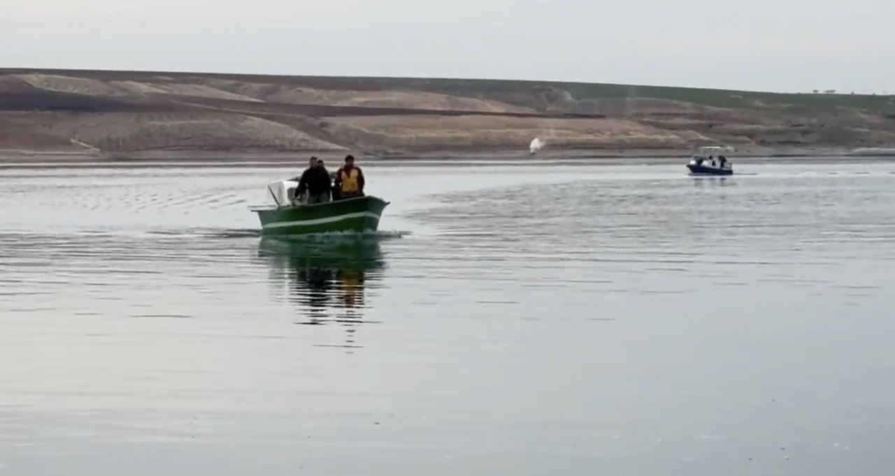 Adıyaman’da baraj gölünde tekne alabora oldu: 5 kişiden 1’i kayıp