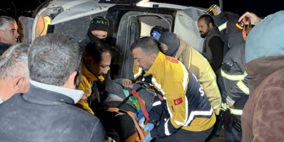 Adıyaman’da minibüs takla atarak devrildi: 4 yaralı