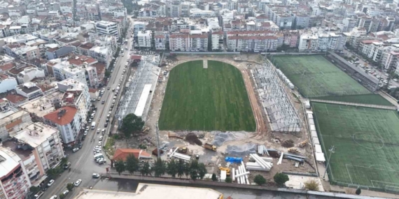 Adnan Menderes Stadyumu’nda çim serildi
