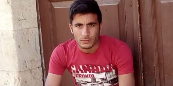 Ağabeyi geri manevra yaparken kamyonun altında kalan genç hayatını kaybetti