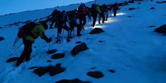 Ağrı Dağı’nda kar altında zorlu tırmanış başladı