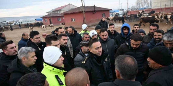 Ağrı Emniyet Müdürü Göksel Önder, Hayvan Borsasını ziyaret etti