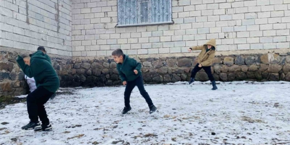 Ağrı’da çocuklar karın tadını çıkardı