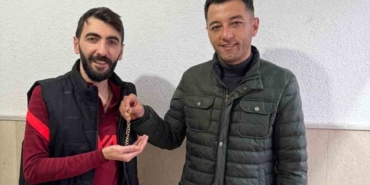 Ağrı’da kaybolan altın bileklik jandarma personeli tarafından sahibine teslim edildi