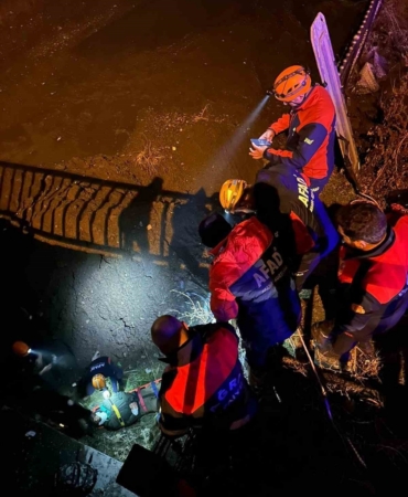Ağrı’da köprüden düşen kişi ekiplerin hızlı müdahalesiyle kurtarıldı