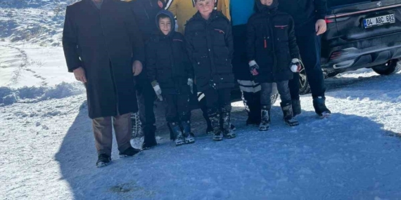 Ağrı’da sağlık ekipleri, kar ve tipiye rağmen hastalara ulaştı